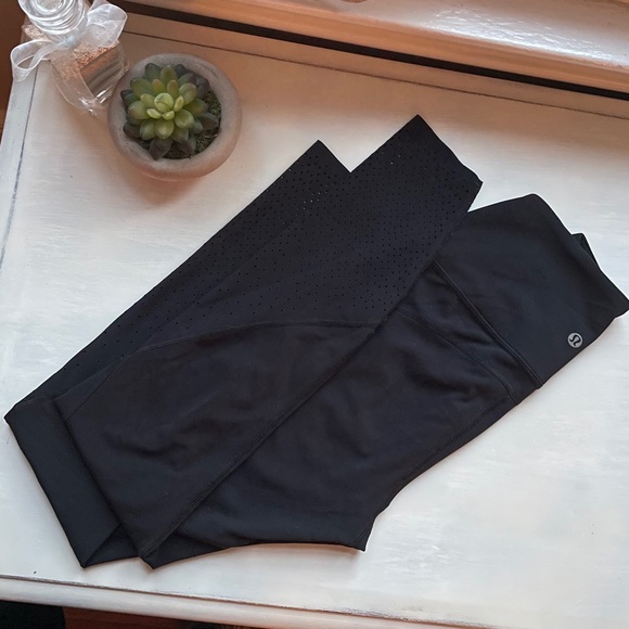 Lululemon 7/8 Perforated Leggings - Picture 7 of 8